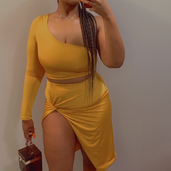 Yellow 2 piece set. - Picture 1 of 3